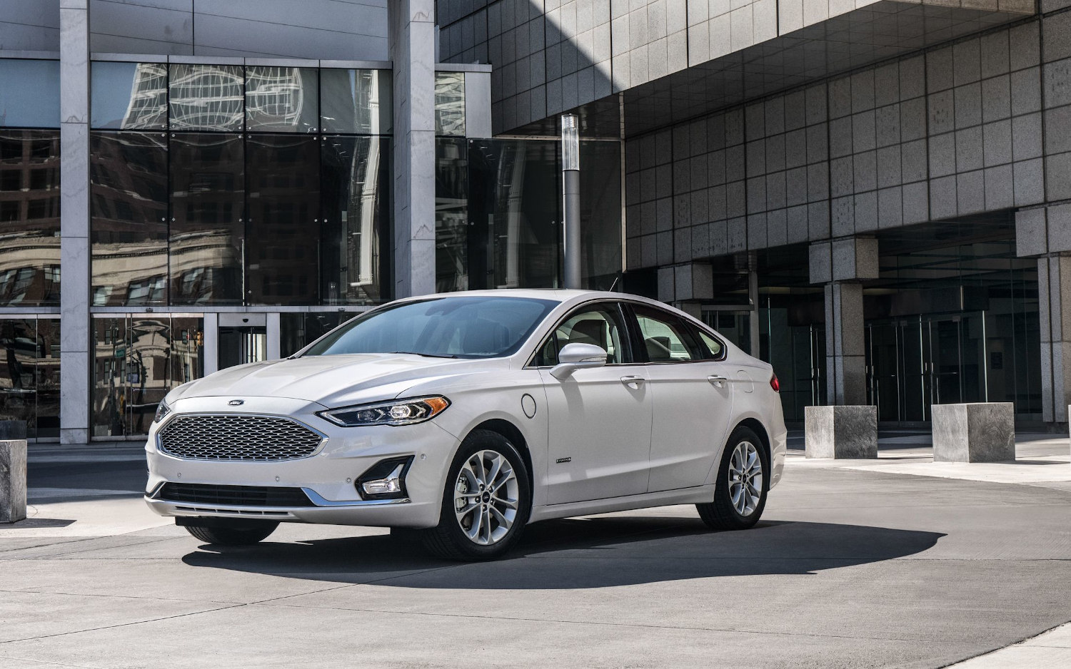 Ford Fusion Titanium Hybrid 2019 Suv Drive